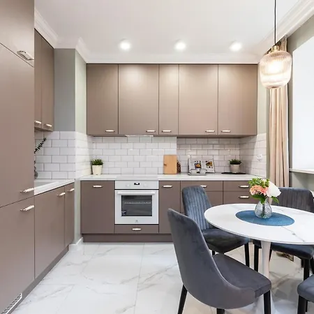 Apartament Superapart Wojska Polskiego, Serene Urban Retreat With Skyline Views *