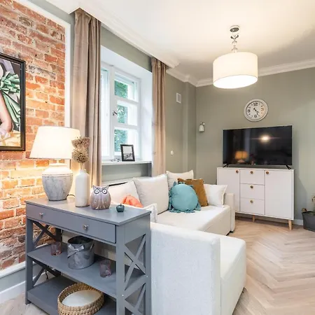 Superapart Wojska Polskiego, Serene Urban Retreat With Skyline Views Appartement