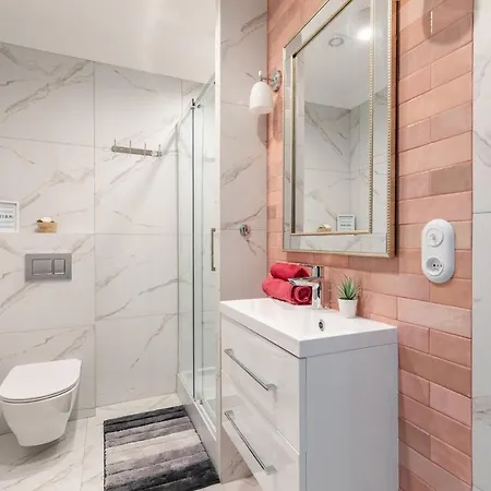 Apartment Superapart Wojska Polskiego, Serene Urban Retreat With Skyline Views Warsaw