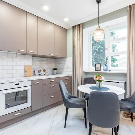 Superapart Wojska Polskiego, Serene Urban Retreat With Skyline Views Apartment